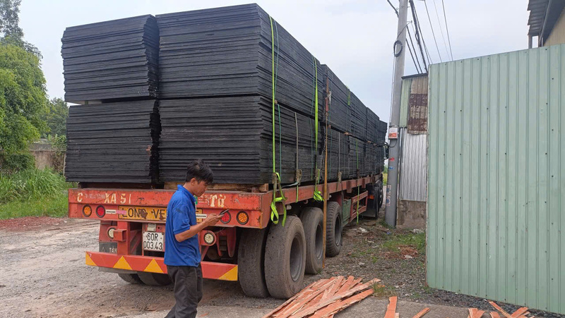 Hình ảnh đóng hàng và vận chuyển Sáng Tạo Việt